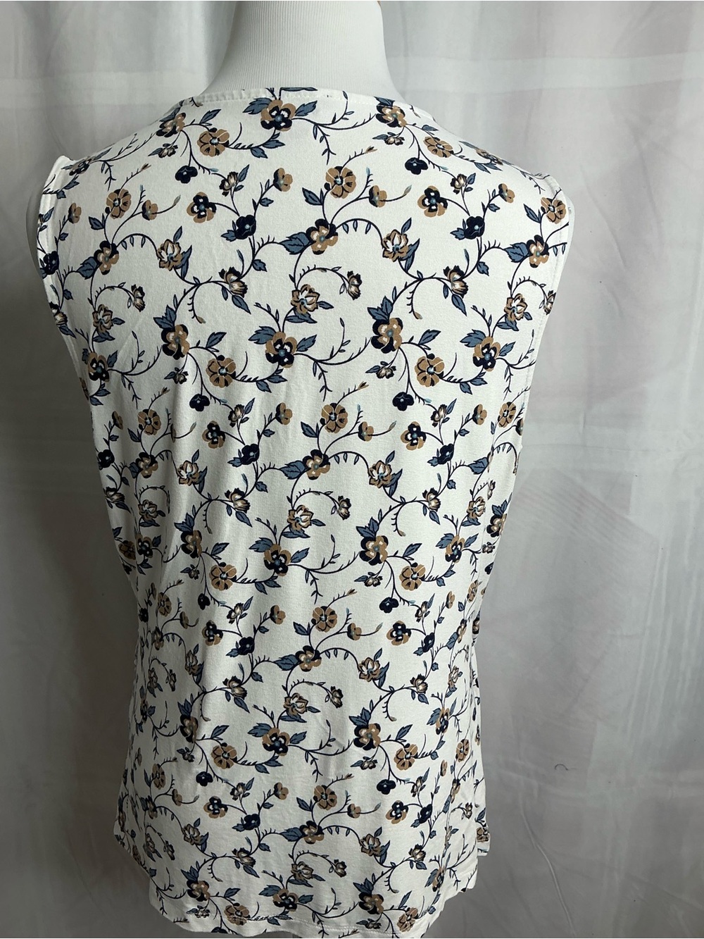 2292 - Ann Taylor White Floral Wrap-Style Sleeveless Camisole - Picture 4 of 8